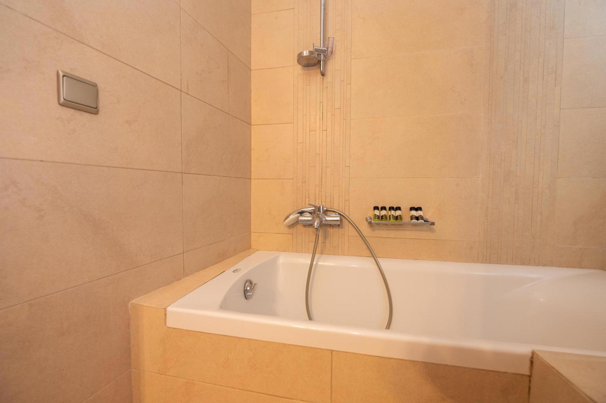 La Boheme Hotel Gíthio Kültér fotó