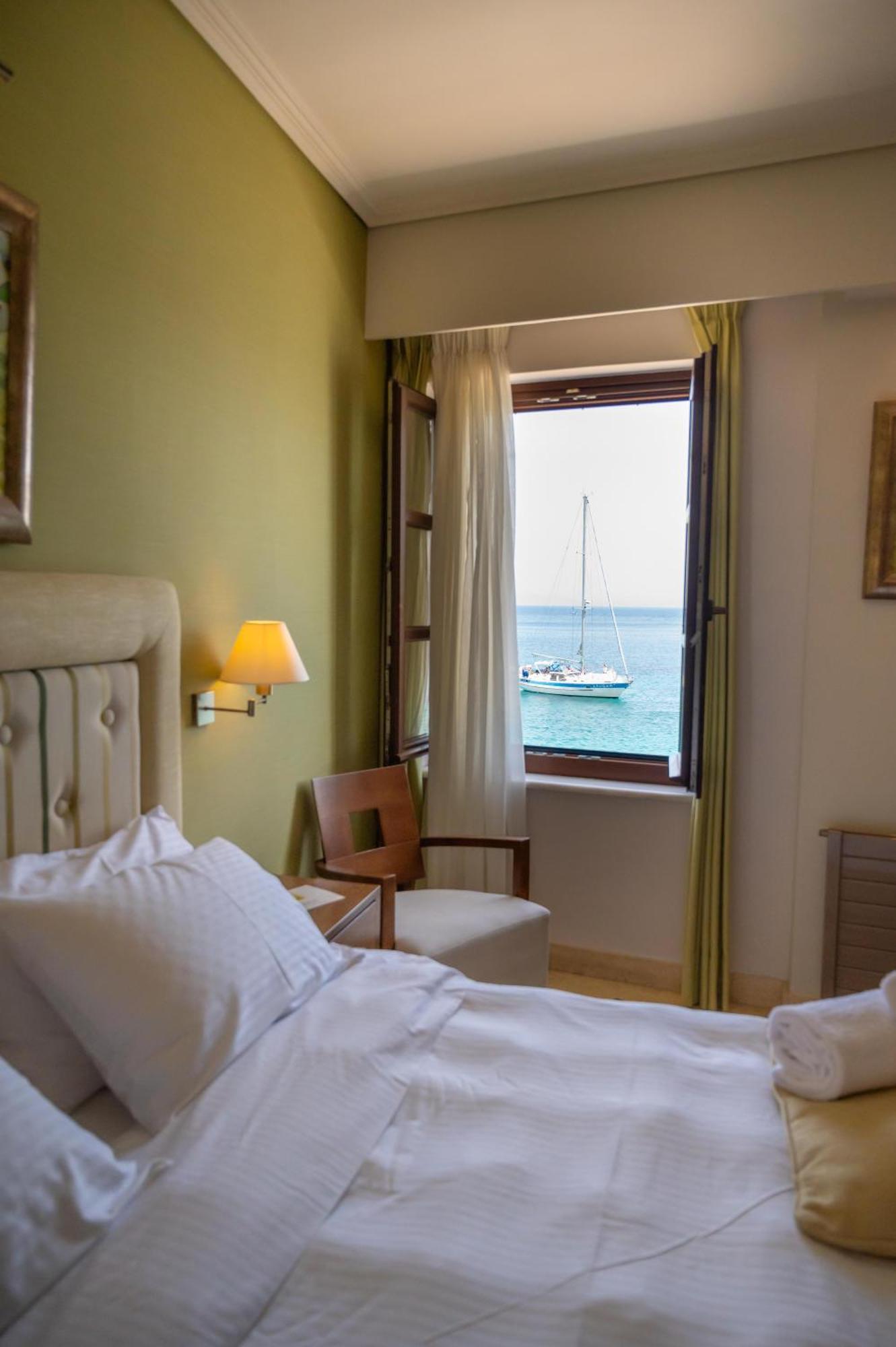 La Boheme Hotel Gíthio Kültér fotó