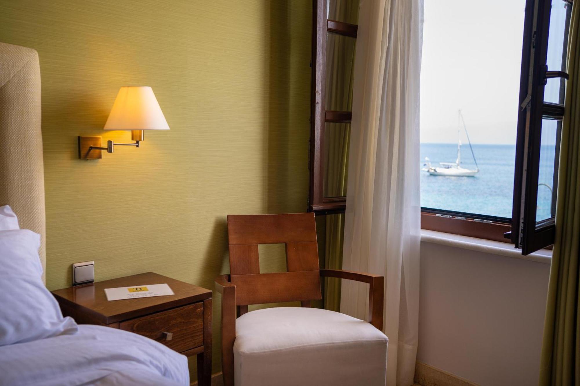 La Boheme Hotel Gíthio Kültér fotó
