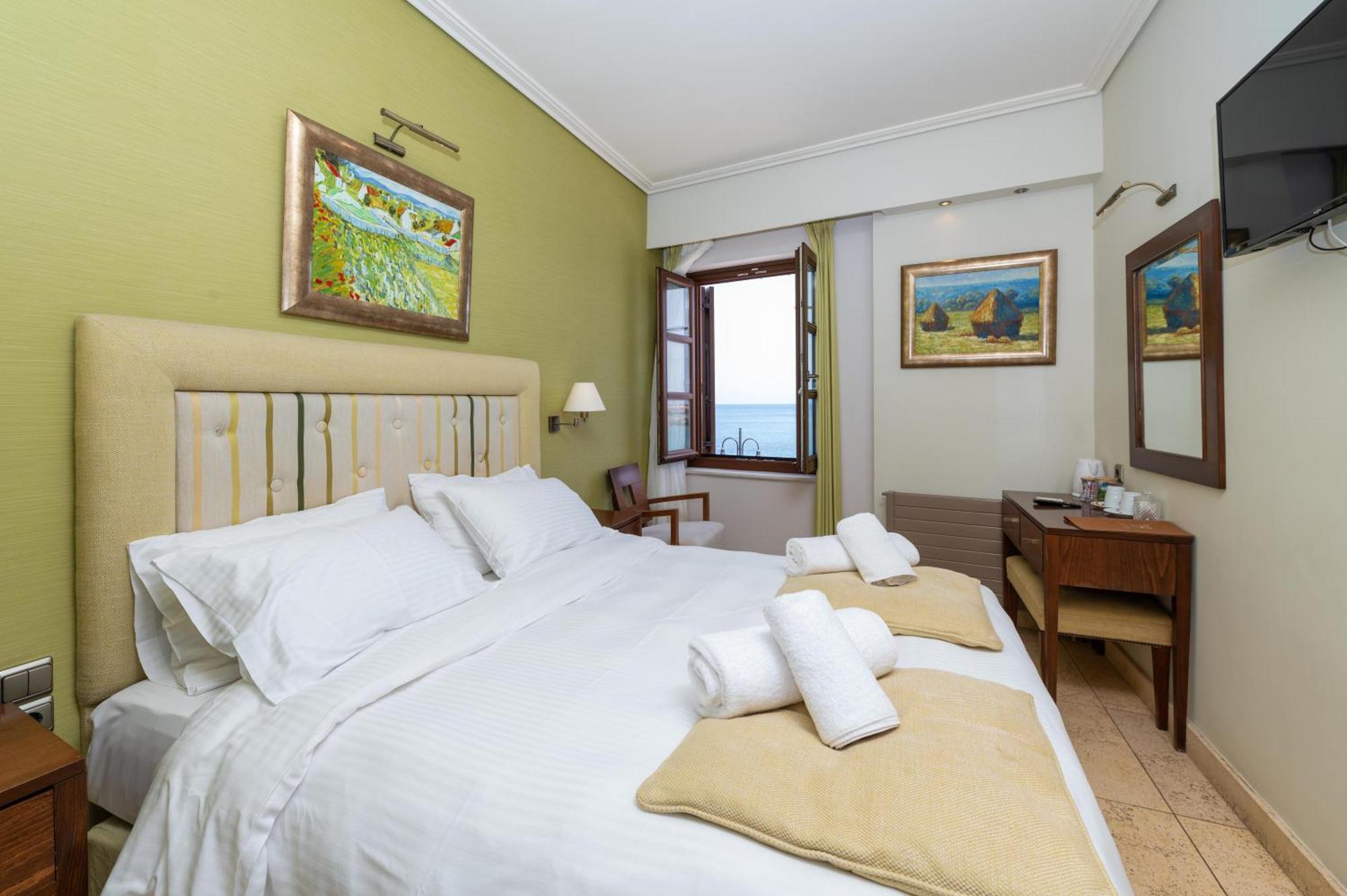 La Boheme Hotel Gíthio Kültér fotó