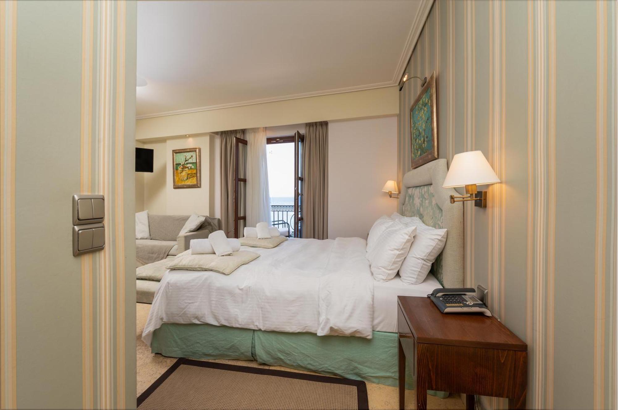 La Boheme Hotel Gíthio Kültér fotó