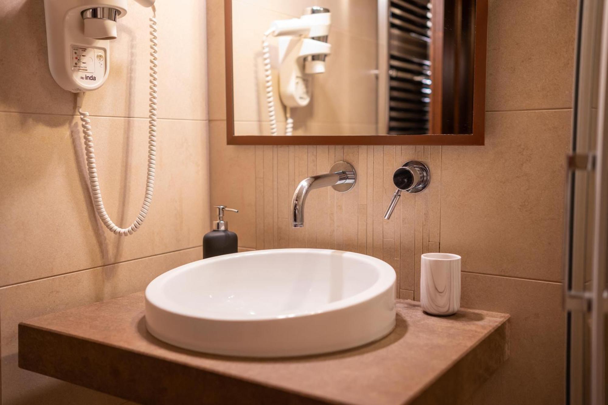 La Boheme Hotel Gíthio Kültér fotó