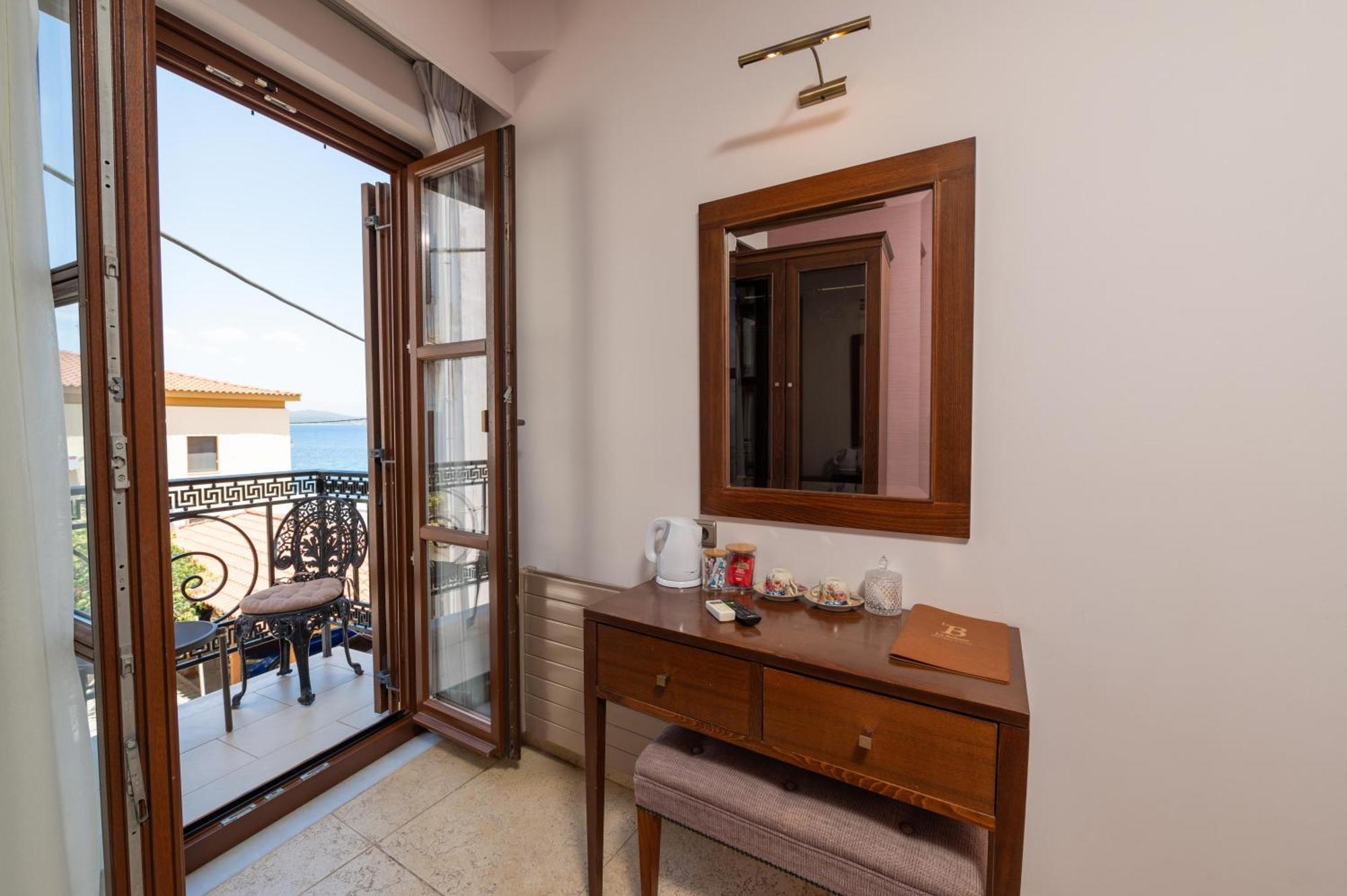 La Boheme Hotel Gíthio Kültér fotó